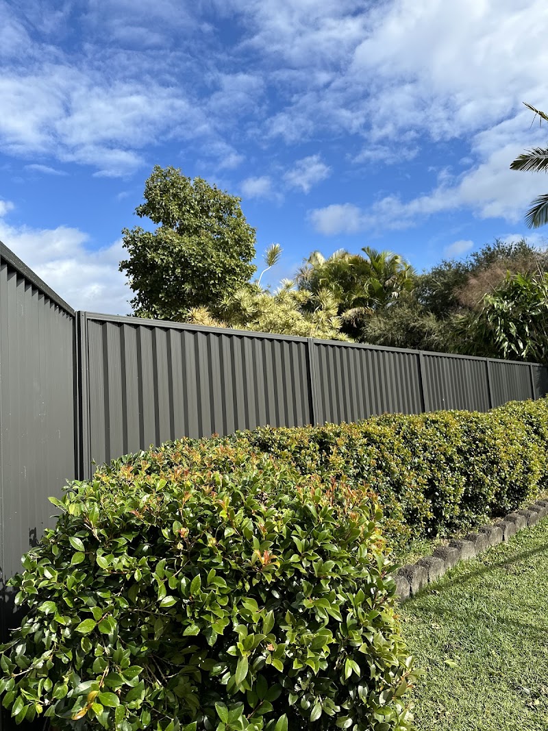 Aussie Fencing Gold Coast fencing work in Pacific Pines