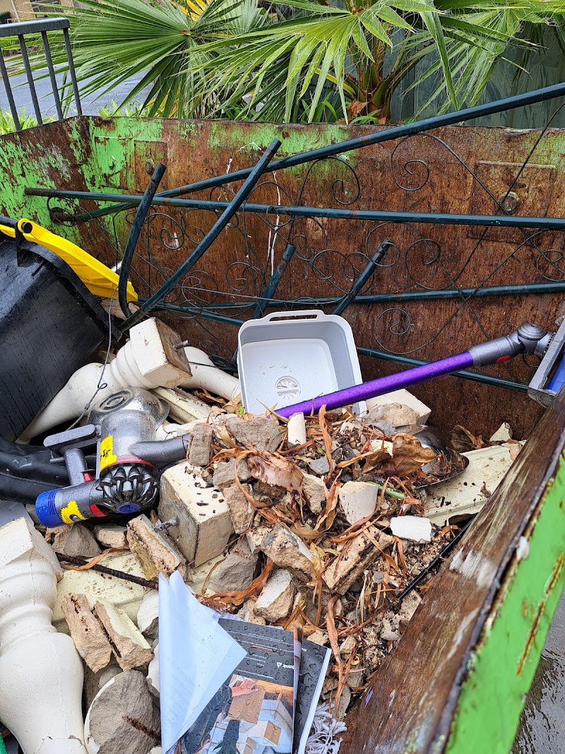 Best Price Skip Bins rubbish removal work in Aberfoyle Park