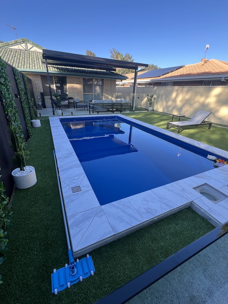 Built Right Pools pool builder work in Mermaid Waters