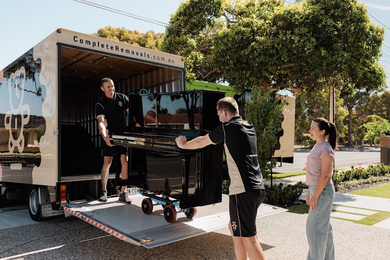 Complete Removals removalist work in Melrose Park