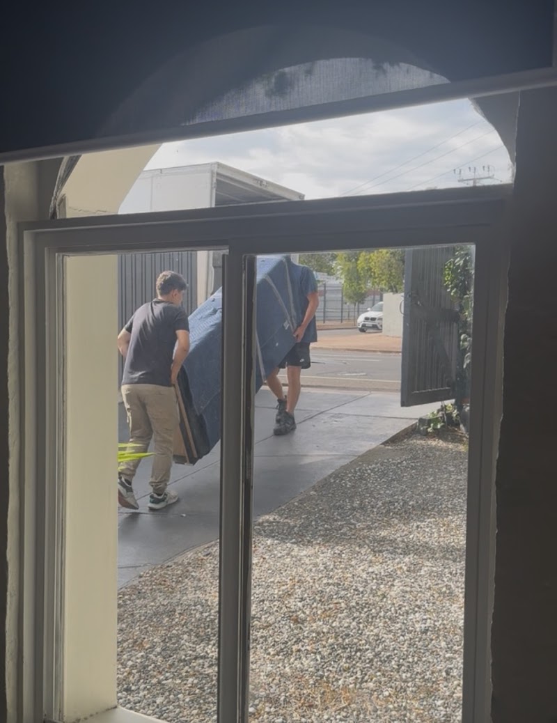 Experts Movers removalist work in Mile End