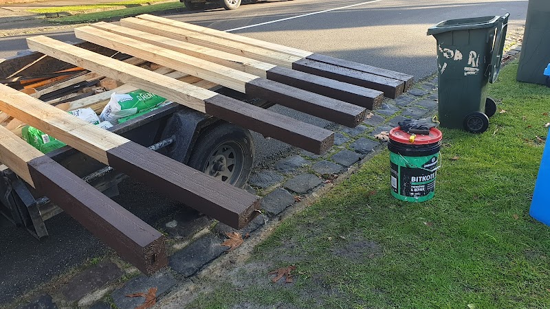 Gold Coast Fencing and Gates fencing work in Labrador