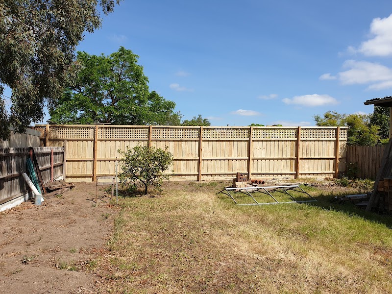 Gold Coast Fencing and Gates fencing work in Labrador