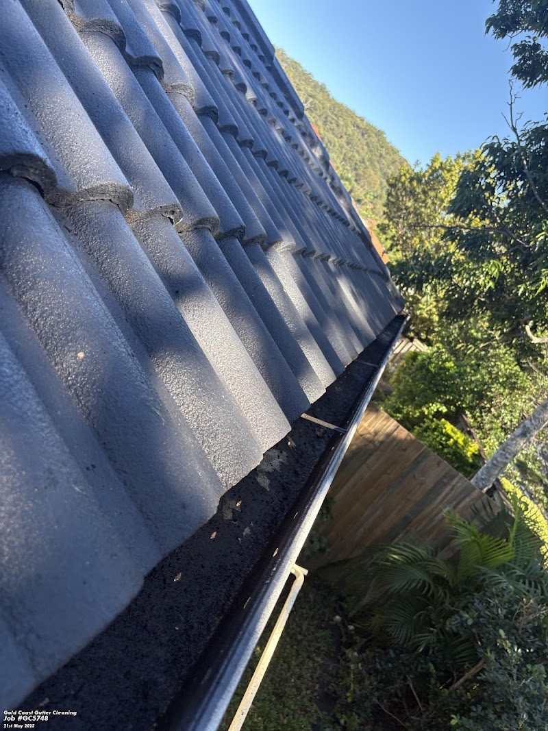 Gold Coast Gutter Cleaning gutter cleaning work in Tallebudgera