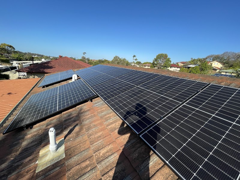 Green Solar solar panel installation work in Stones Corner