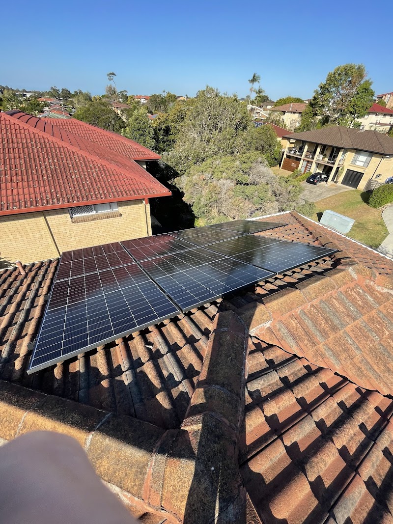 Green Solar solar panel installation work in Stones Corner