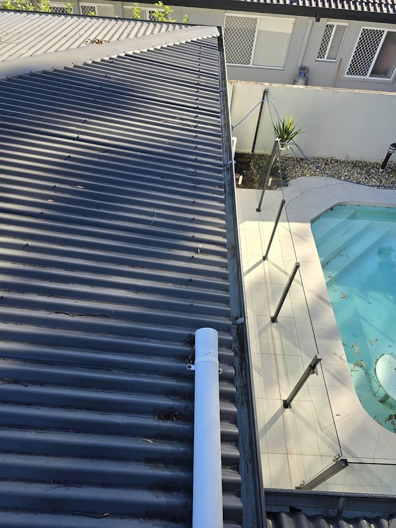 Gutters Blocked gutter cleaning work in Upper Coomera