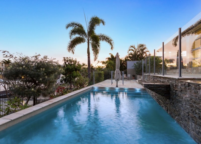 Pool Force pool maintenance work in Helensvale