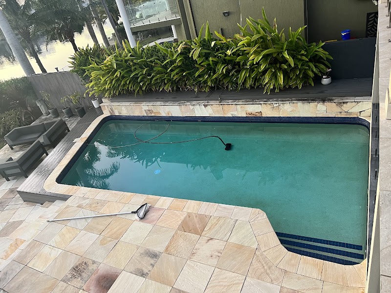Pool Force pool maintenance work in Helensvale