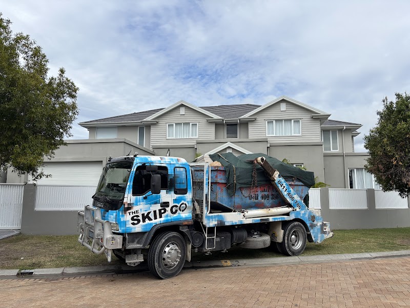 The Skip Co rubbish removal work in Molendinar