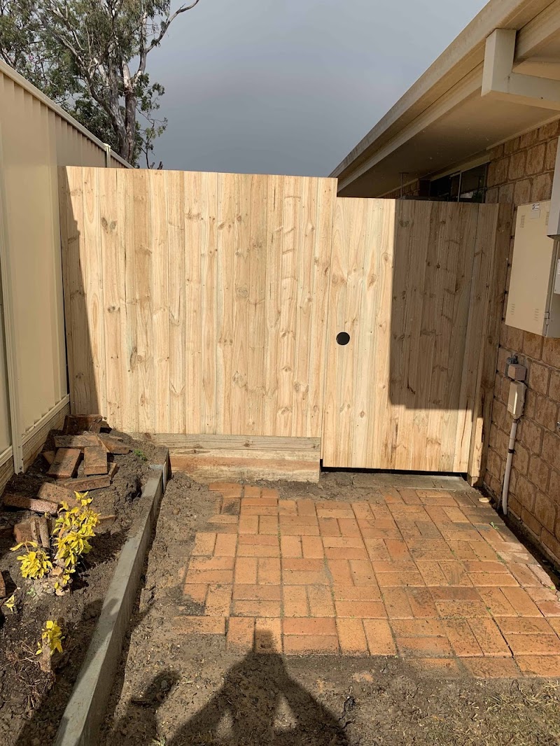 Universe Fencing Gold Coast fencing work in Ashmore